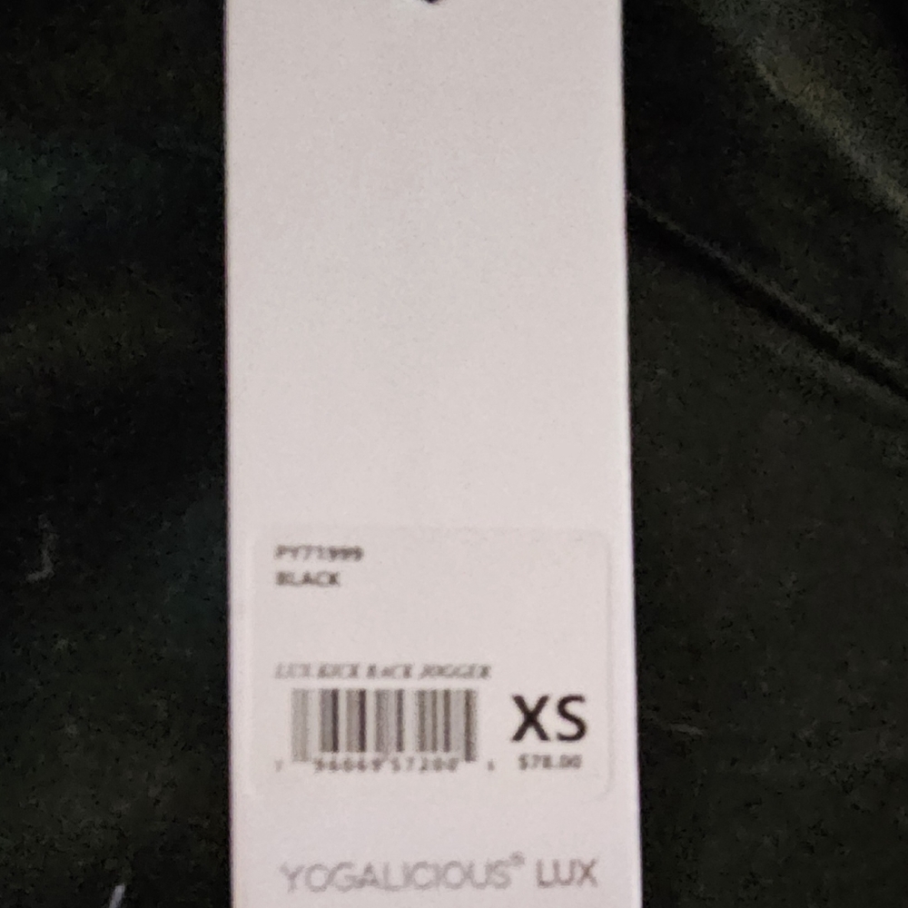 Sleek Black Leggings - Picture 7 of 7